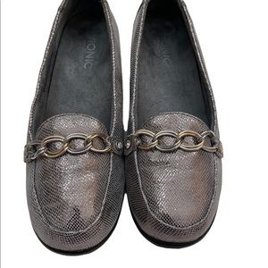 Vionic pewter snake charmer Alda loafers size 7 wide